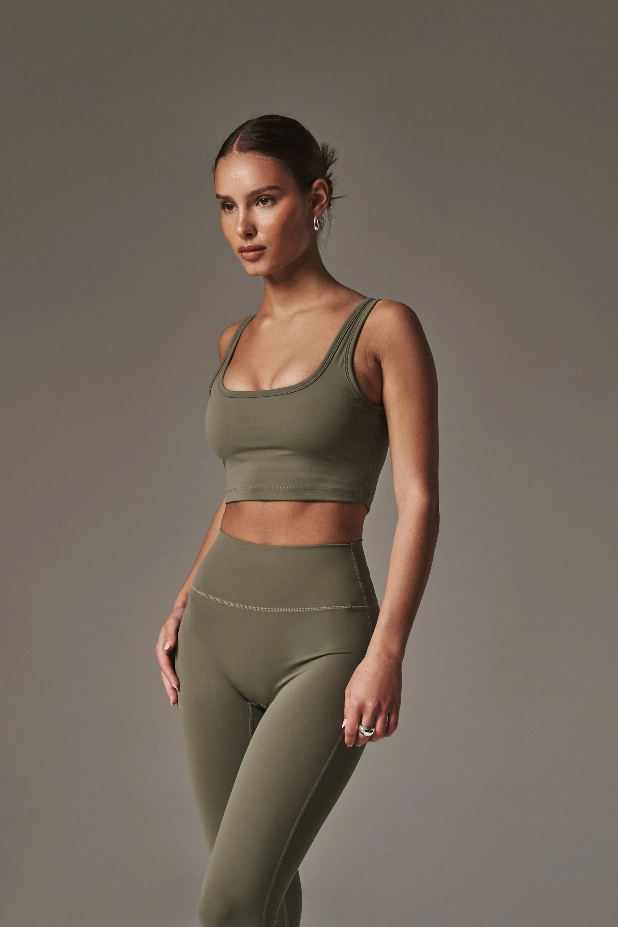 EMBLEM SCULPTING STRETCH LEGGINGS - KHAKI
