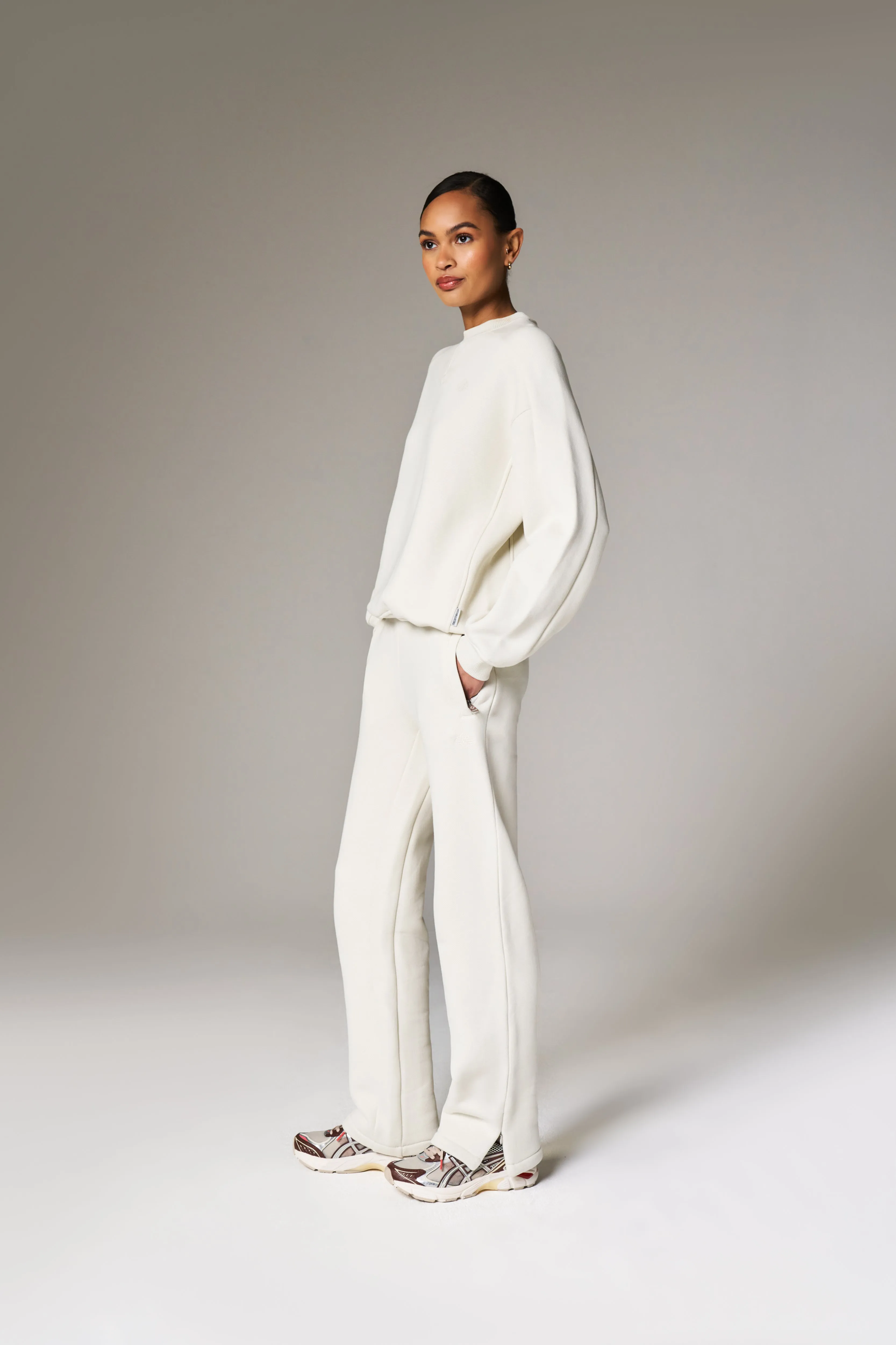 LAUNDERED CLASSICS STRAIGHT LEG JOGGERS - ECRU