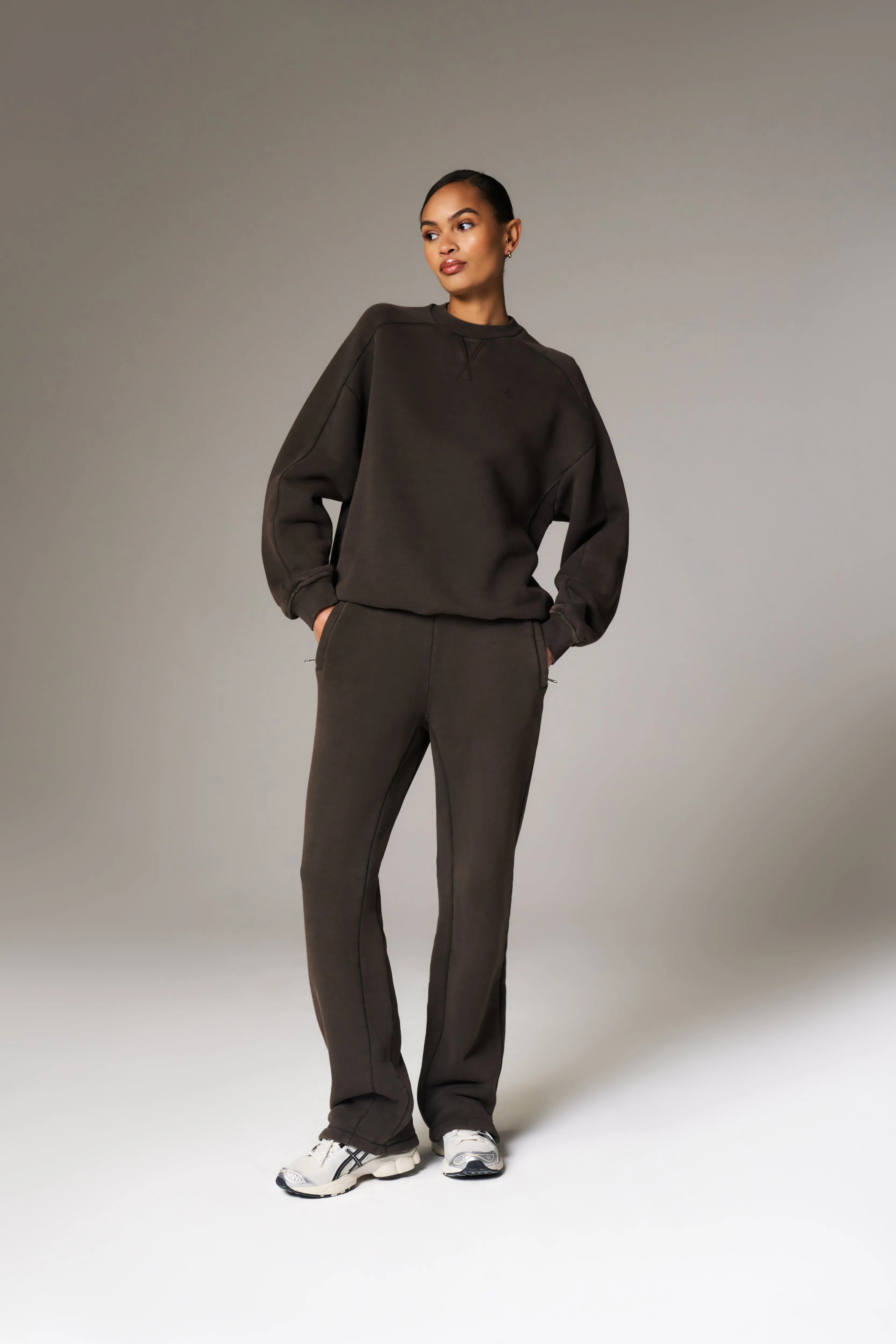 LAUNDERED CLASSICS STRAIGHT LEG JOGGERS - WASHED BROWN