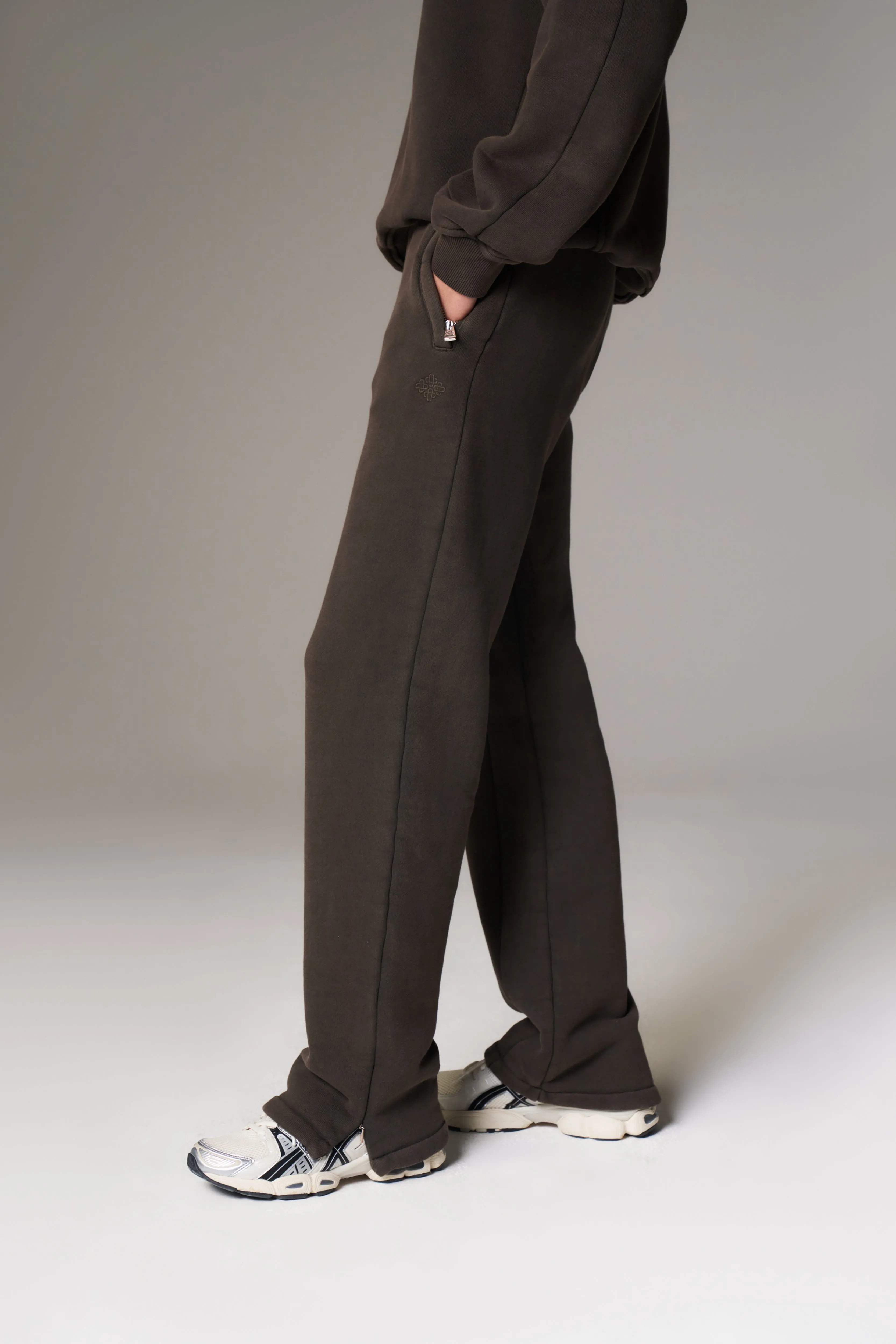 LAUNDERED CLASSICS STRAIGHT LEG JOGGERS - WASHED BROWN