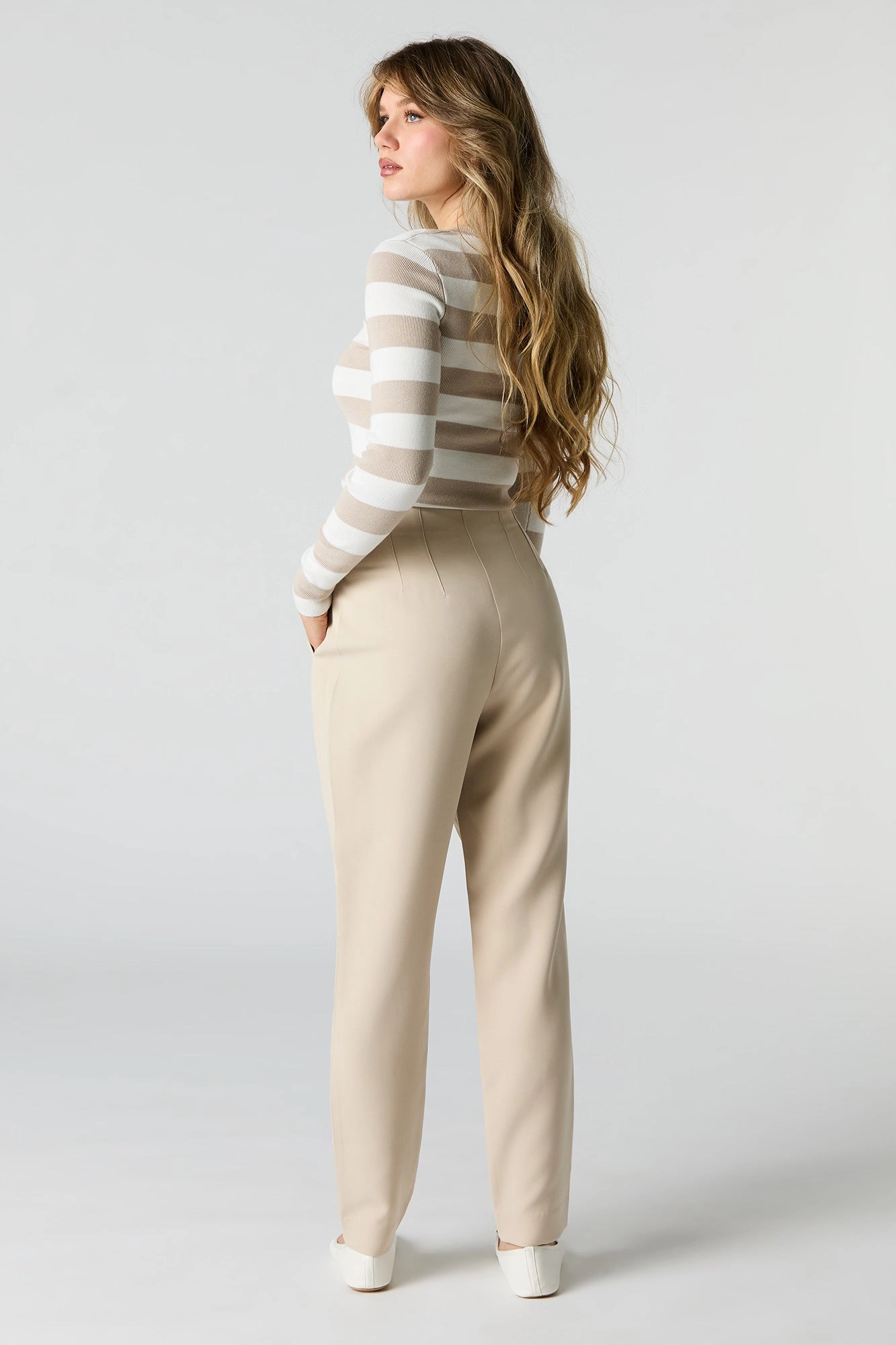 Pantalon habillé plissé à jambe mince
