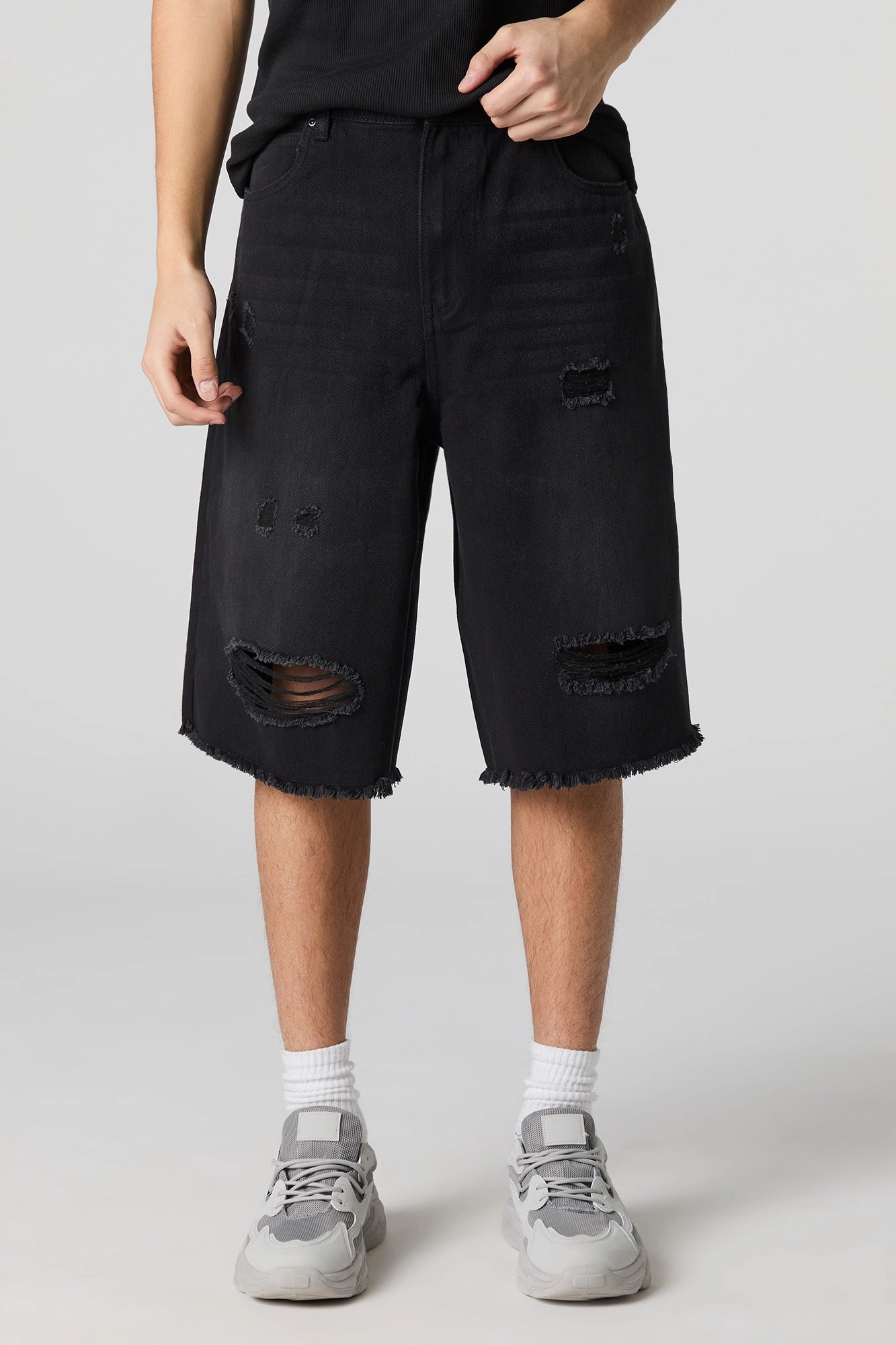 Short de planchiste en denim d'aspect usé délavé noir