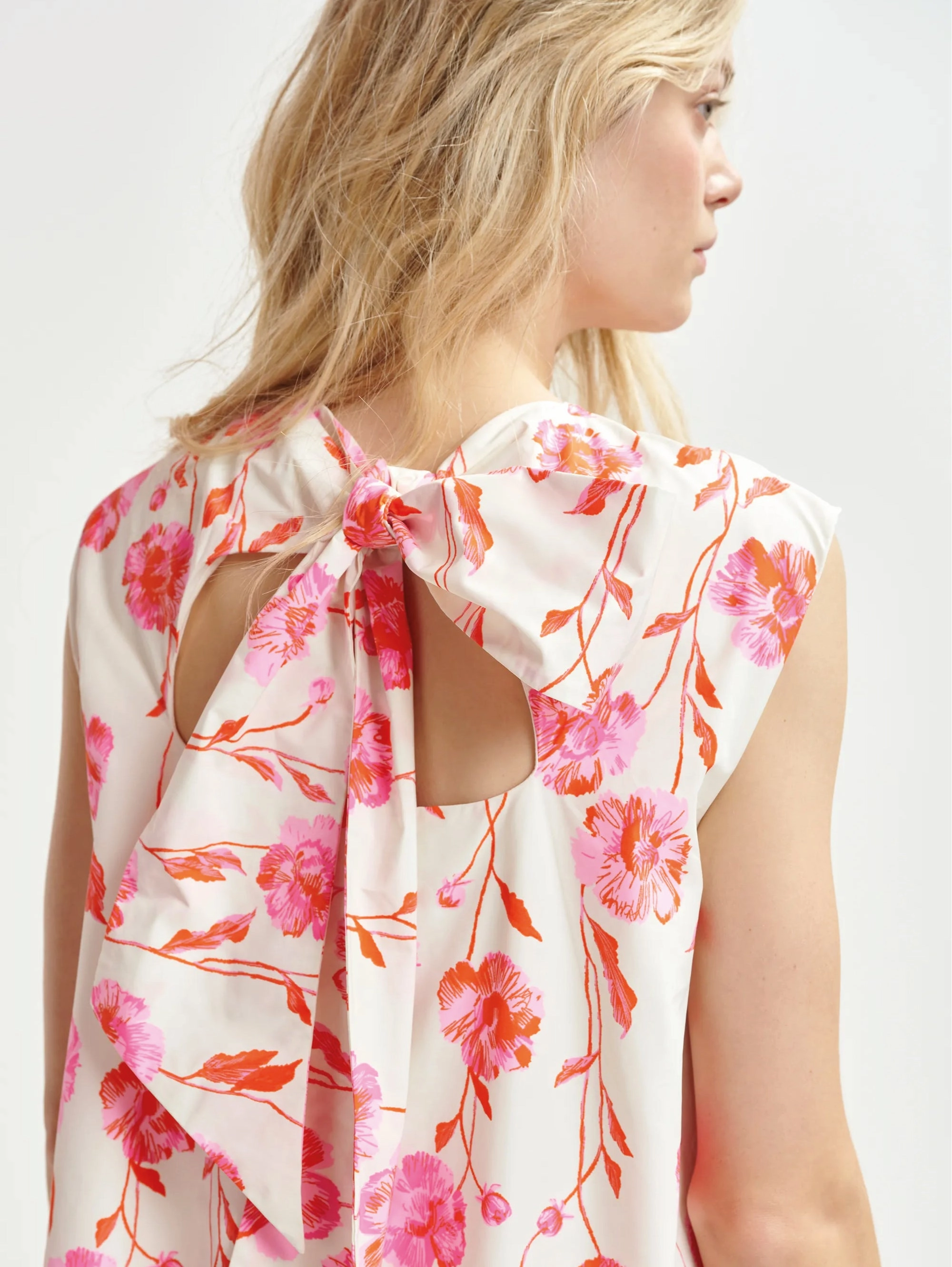 Short Dress with White/Pink Flowers
