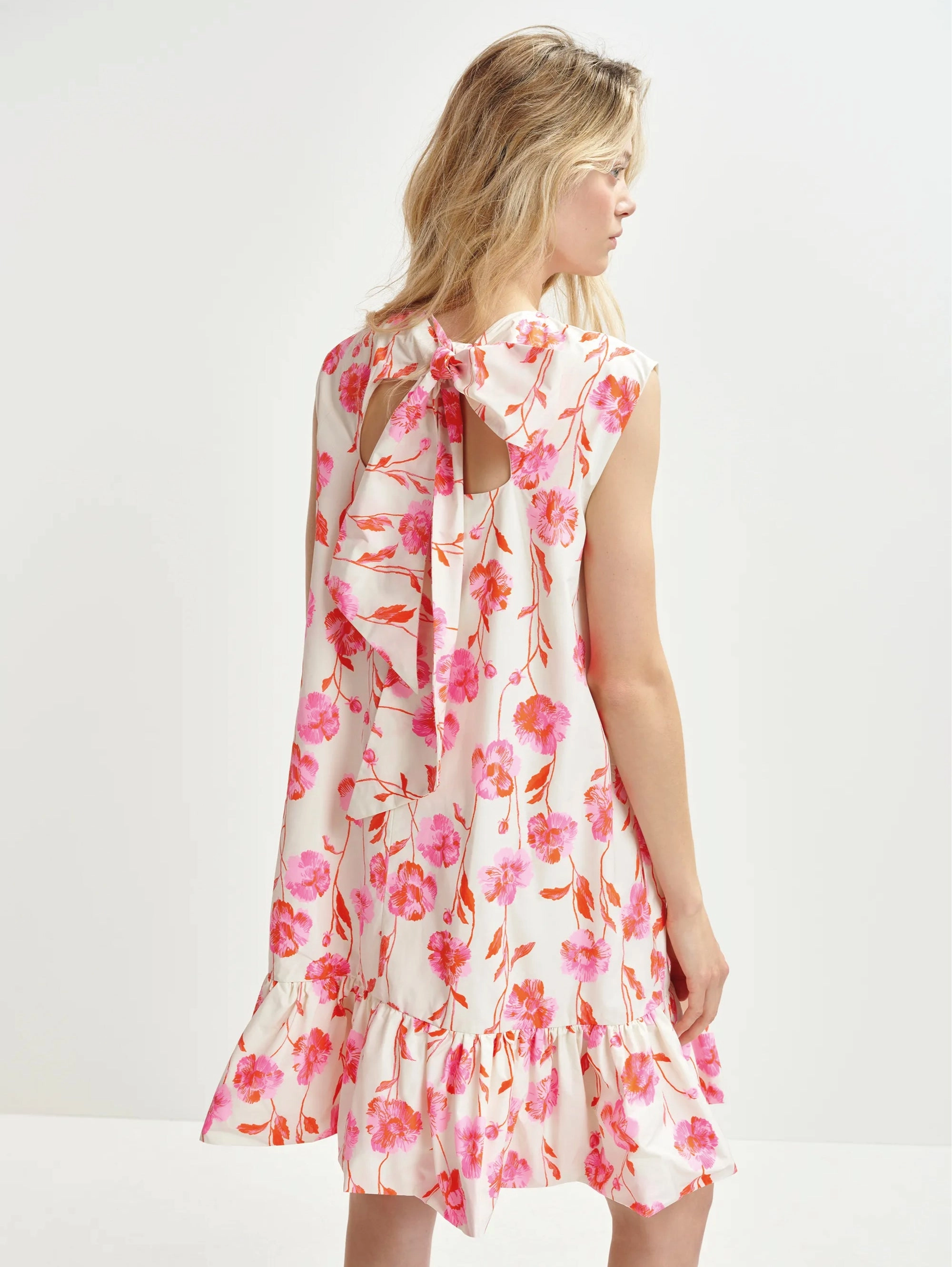 Short Dress with White/Pink Flowers