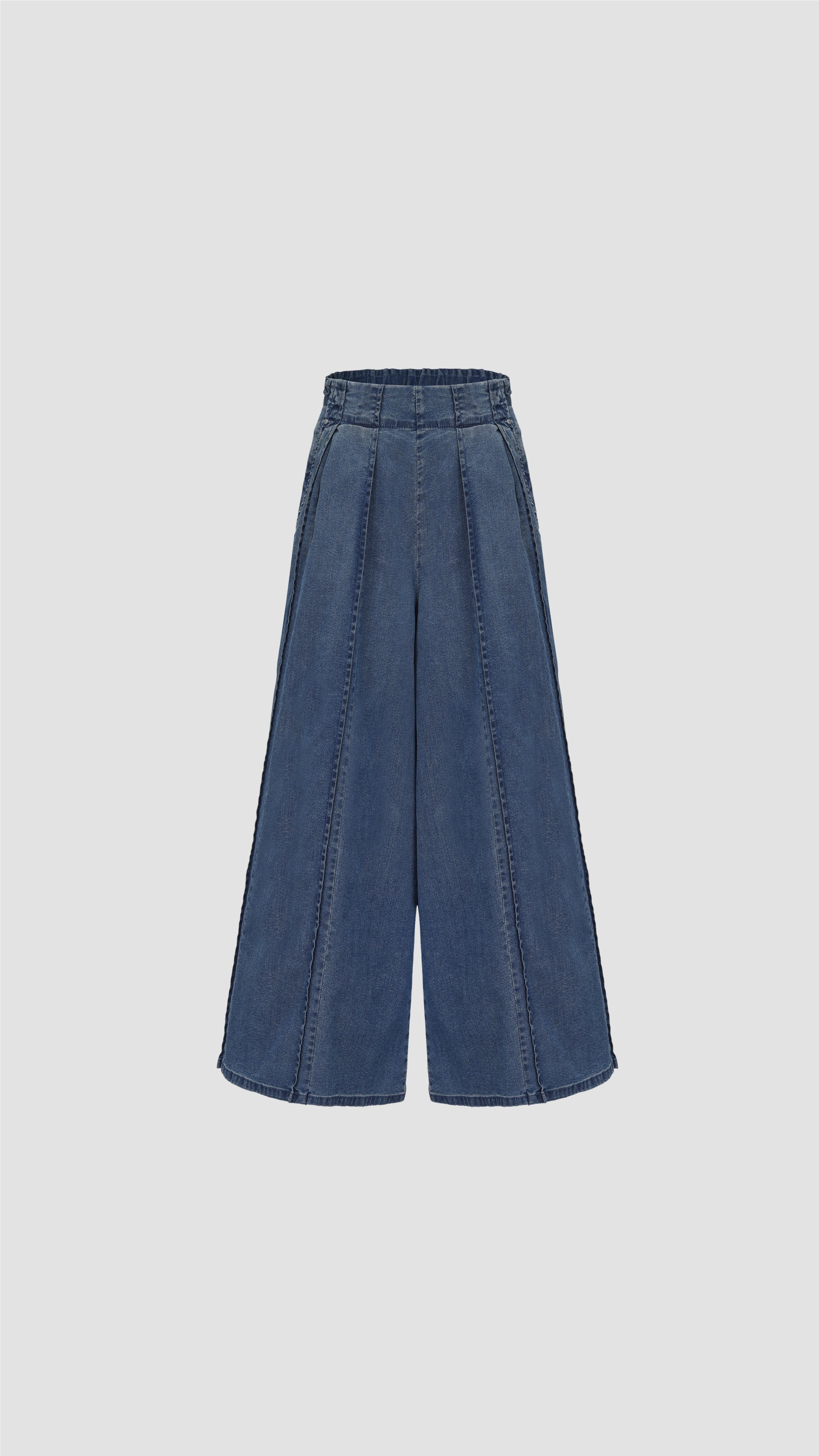 Wide-leg Tuck Jeans