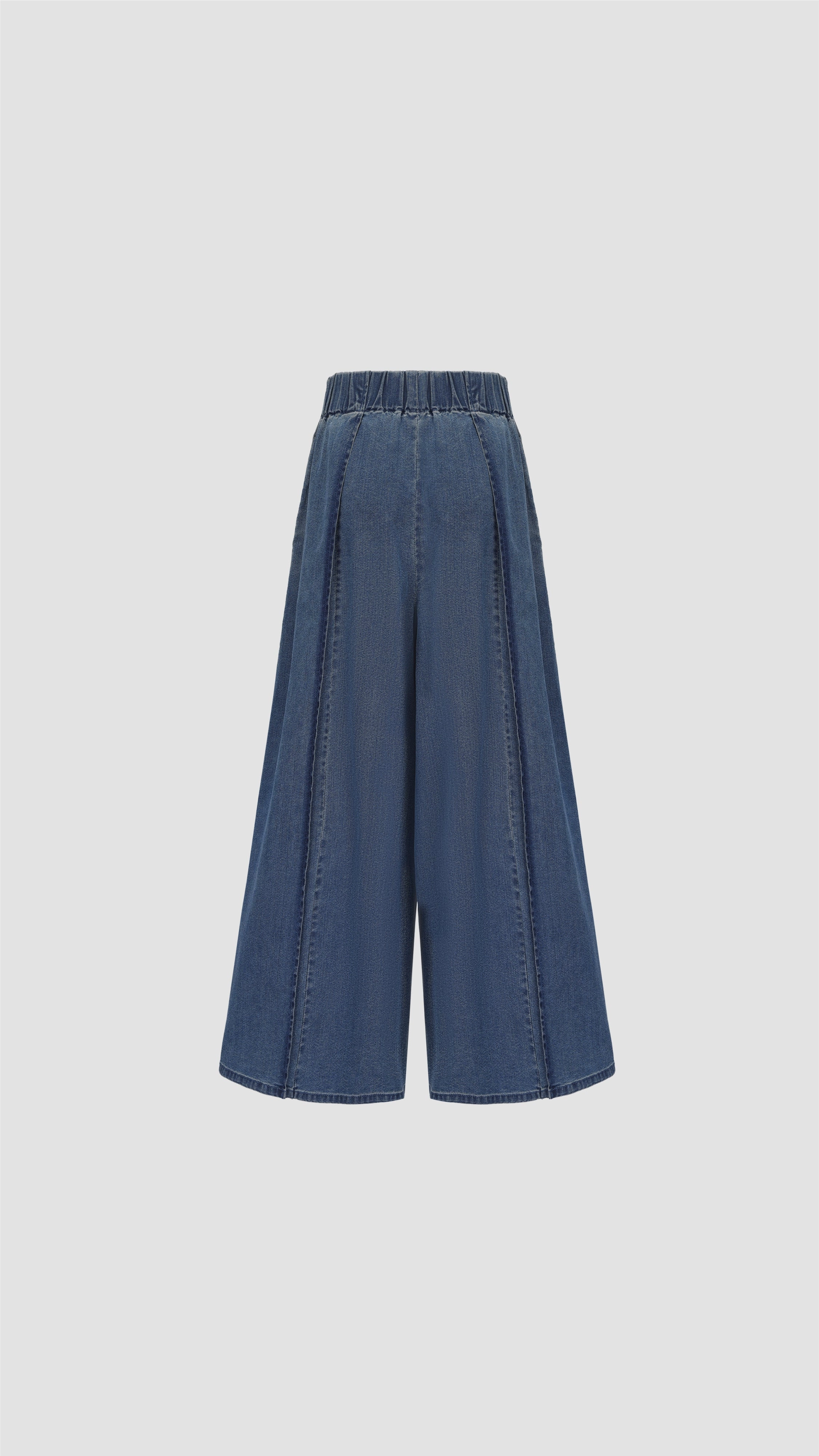 Wide-leg Tuck Jeans